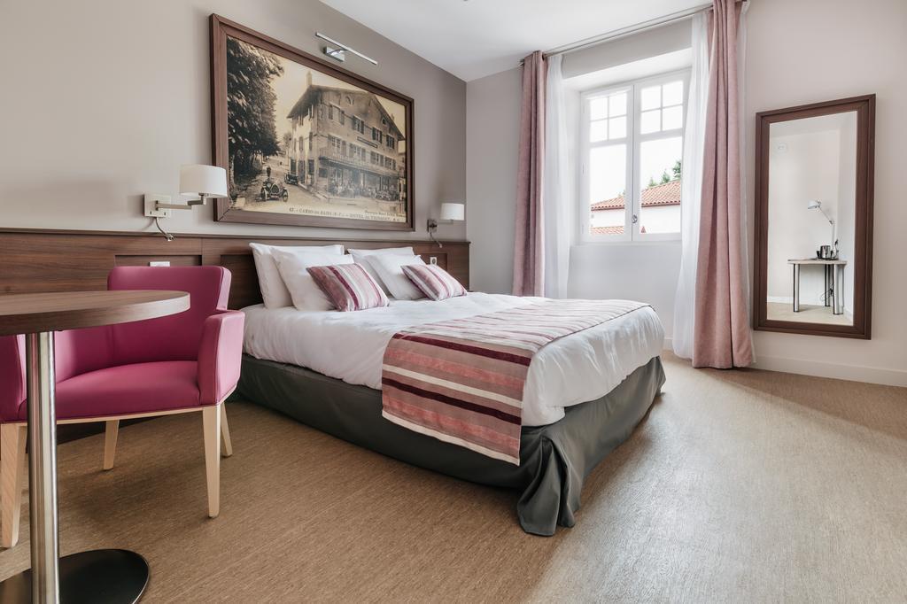 Hotel-Cafe Du Trinquet Cambo-les-Bains Kültér fotó