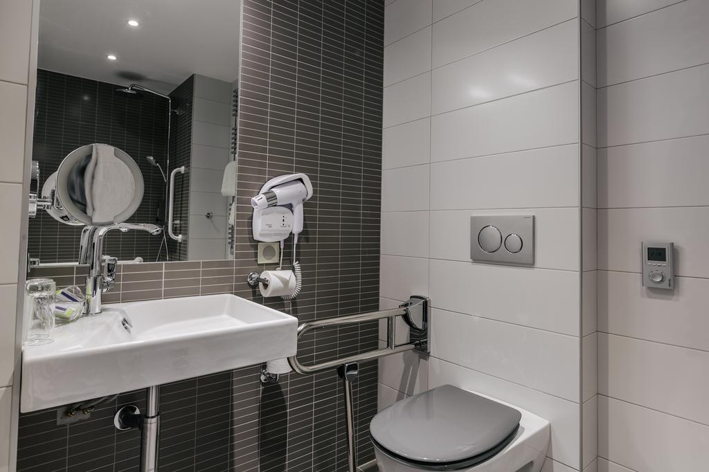 Hotel-Cafe Du Trinquet Cambo-les-Bains Kültér fotó
