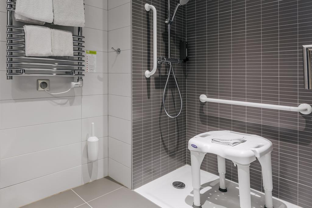 Hotel-Cafe Du Trinquet Cambo-les-Bains Kültér fotó