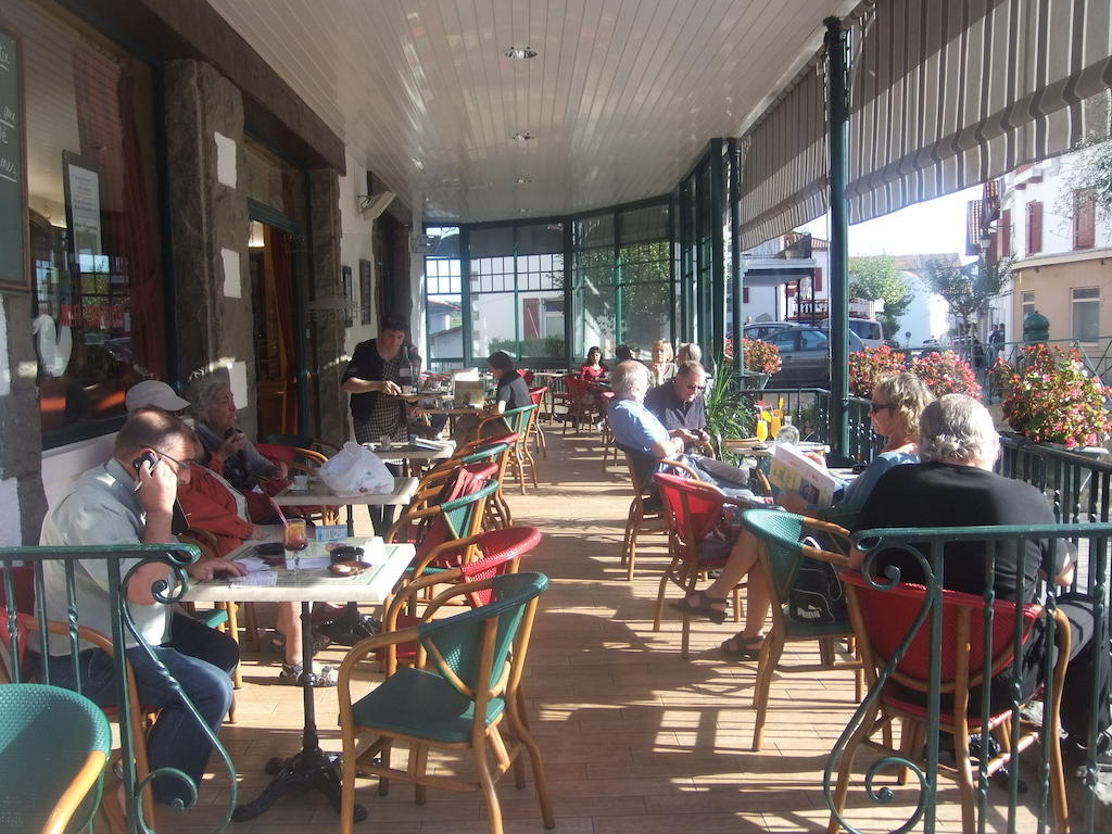 Hotel-Cafe Du Trinquet Cambo-les-Bains Kültér fotó